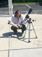 Lining up the telescope to find the Mercury transiting the sun