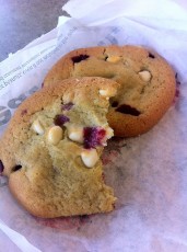 New raspberry cheesecake cookies at Subway: NOM NOM NOM