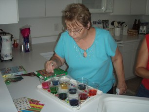Mom prepares the dye